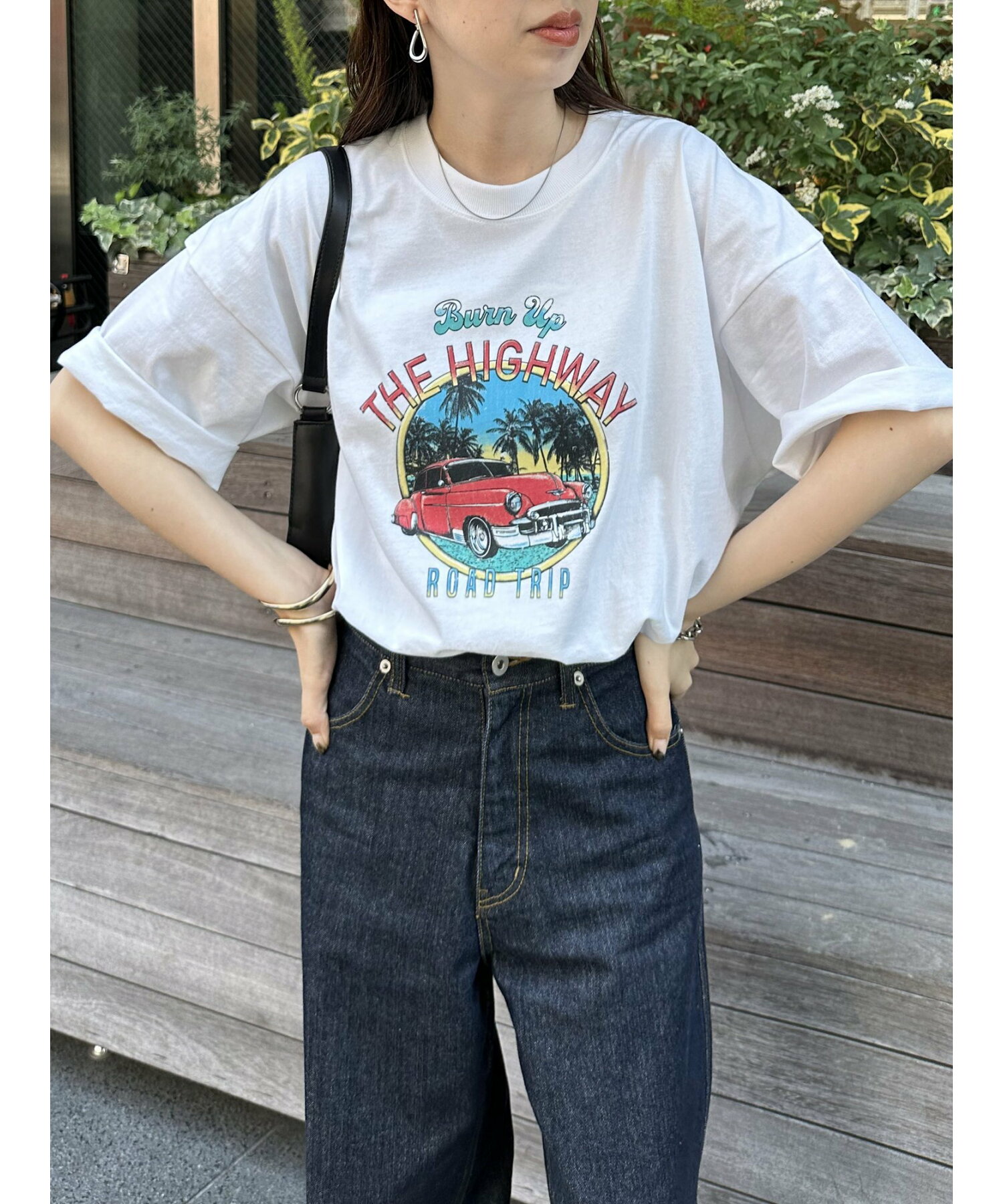 【ユニセックス】《WEB限定》ヴィンテージカープリントTシャツ